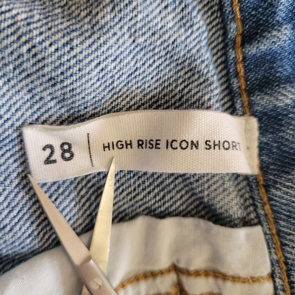 PacSun High rise Icon button fly, jean short, distressed cutoff, size 28. - Picture 5 of 10
